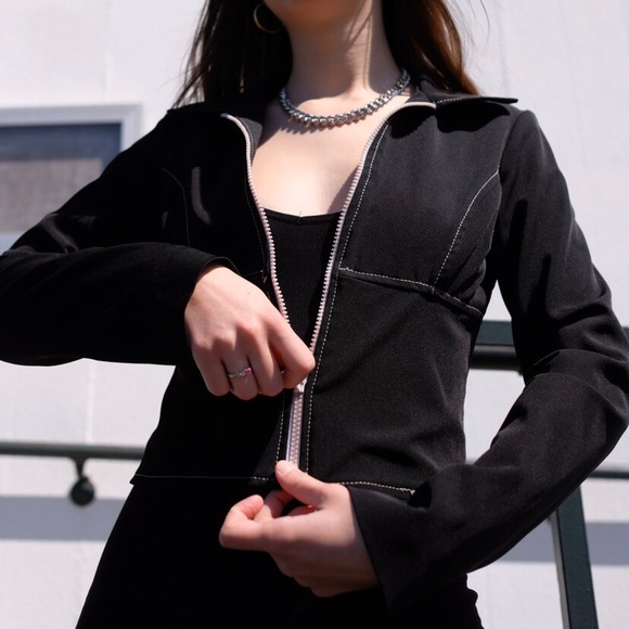 CROPPED BLACK JACKET - Picture 2 of 3